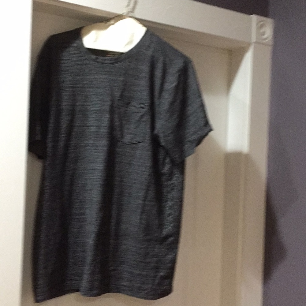 Men’s Under Armour tee shirt